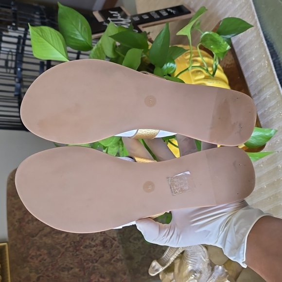 Tory Burch Moore Sandals in Gold Metallic, Size 8 - Picture 3 of 5